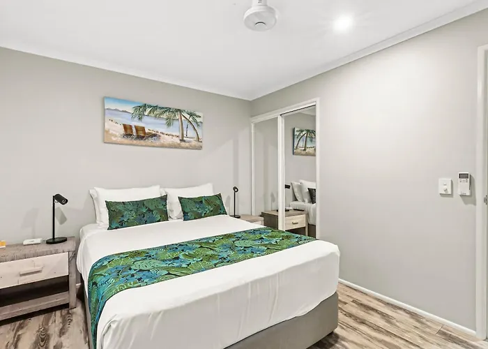 Absolute Beach Front Mackay - Blue Pacific